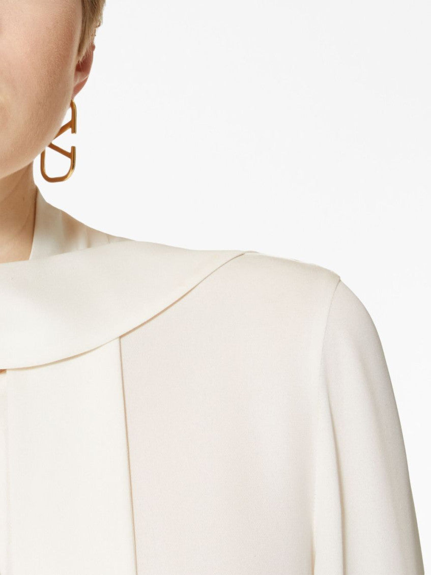 Golden VLogo Signature earrings 3