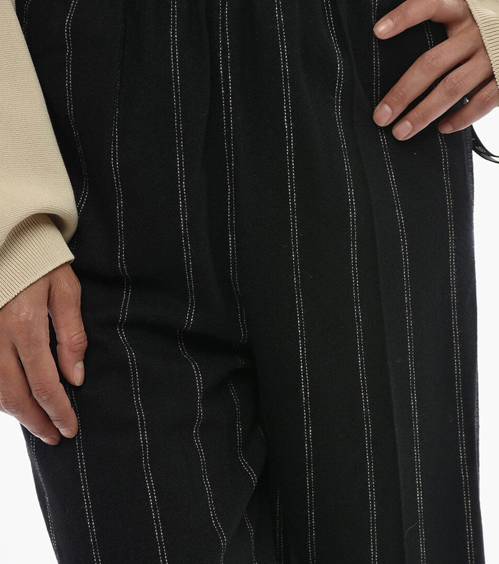 Black Relaxed Pleated Pants 3
