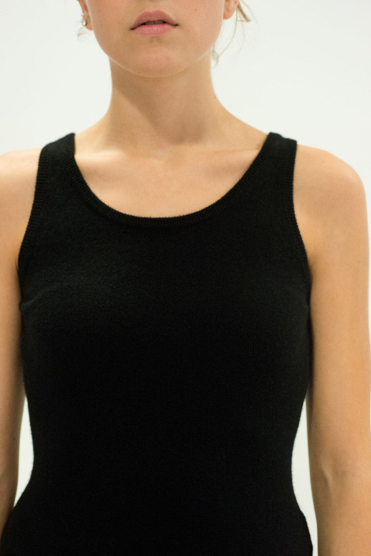 Black Sleeveless Tank 2