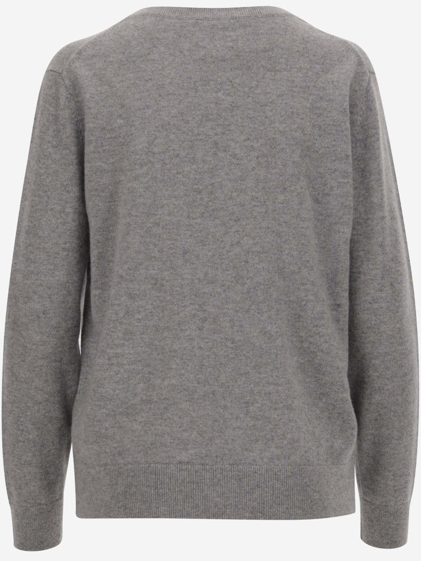 Grey V-neck Pullover 2