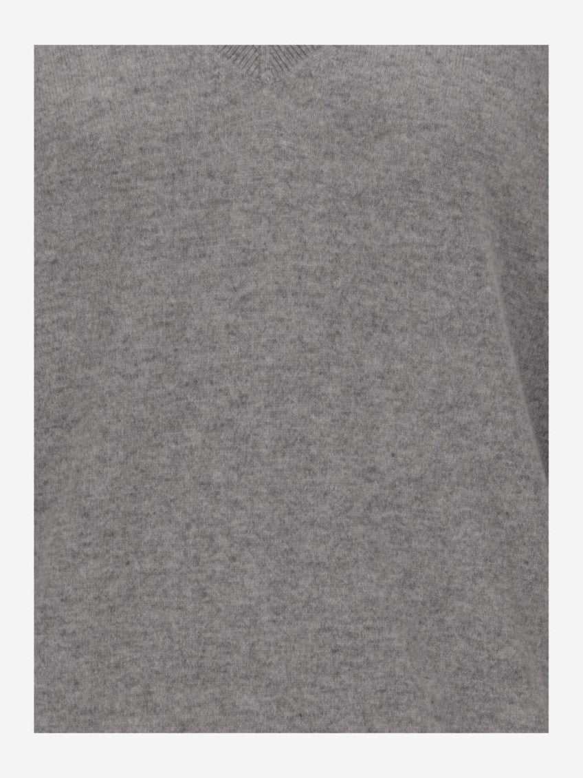 Grey V-neck Pullover 3