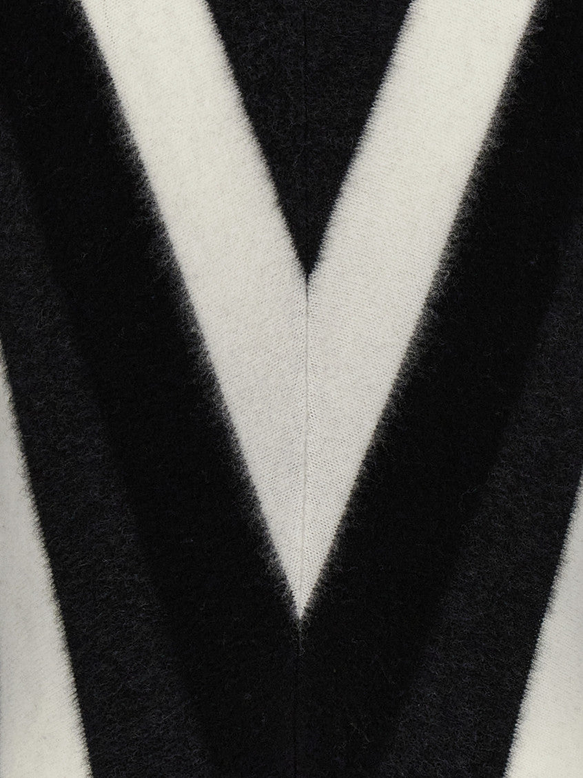 BlackWhite Geometric pattern sweater 4