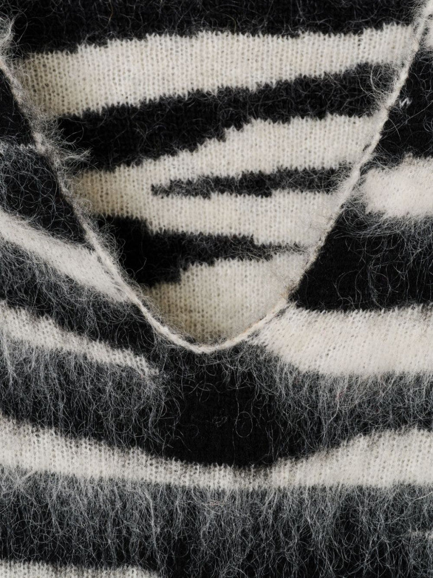 BlackWhite Printed Sweater 5