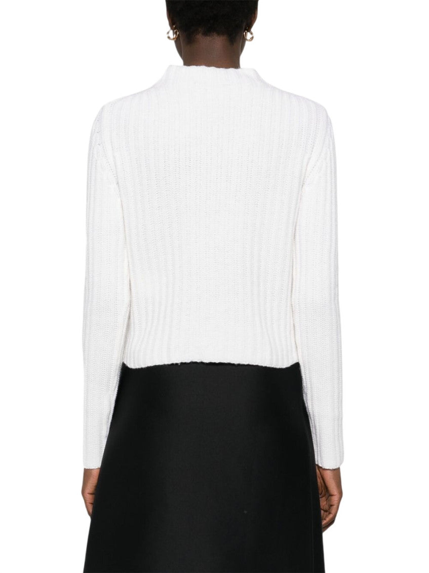 White Solid Round Neck Sweatshirt 3