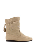 Beige Round-toe Boots 1