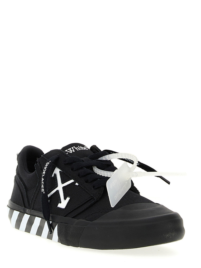 Black Low-top Sneakers 2