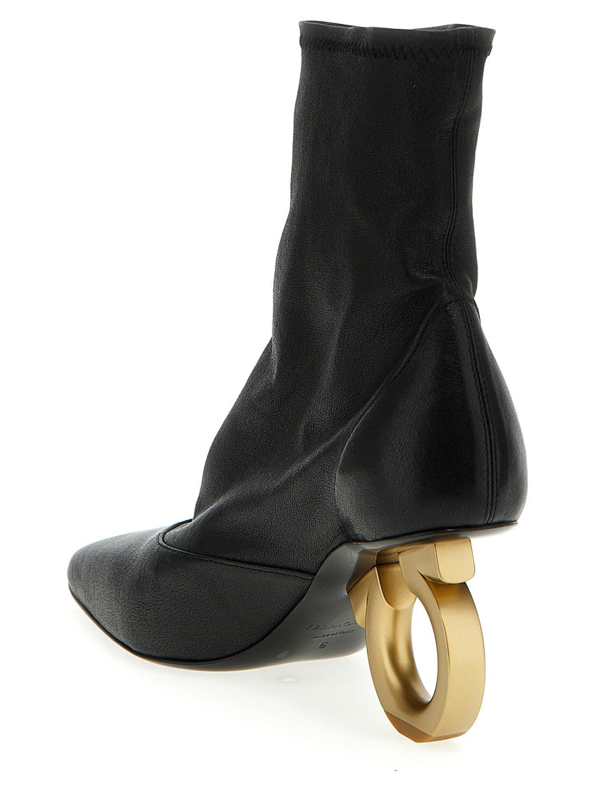 Black Solid Pointed toe Boots 2