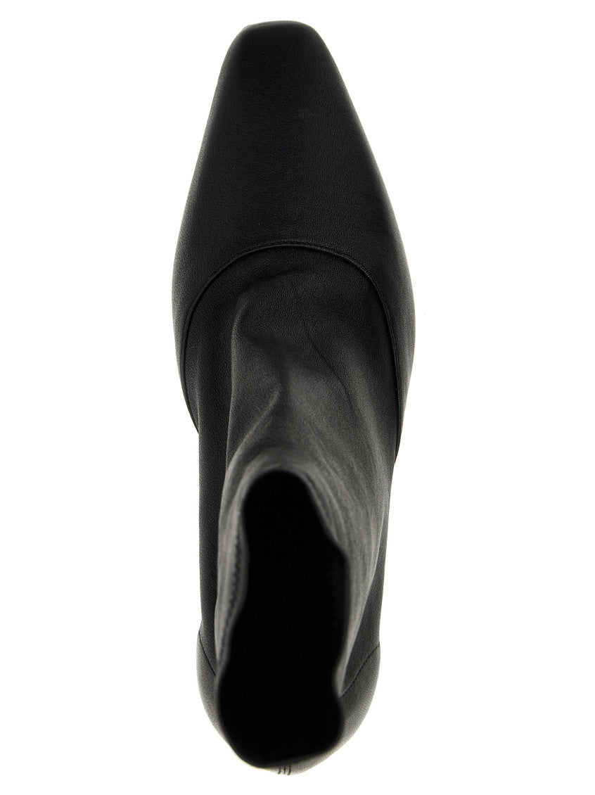 Black Solid Pointed toe Boots 3