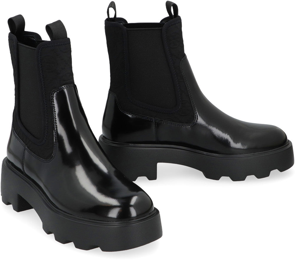Black Solid Chelsea Boots 3