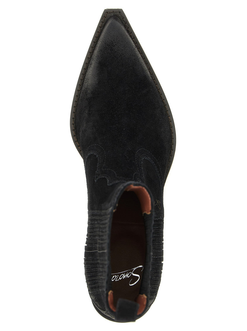 Black Solid Pointed Toe Boots 4