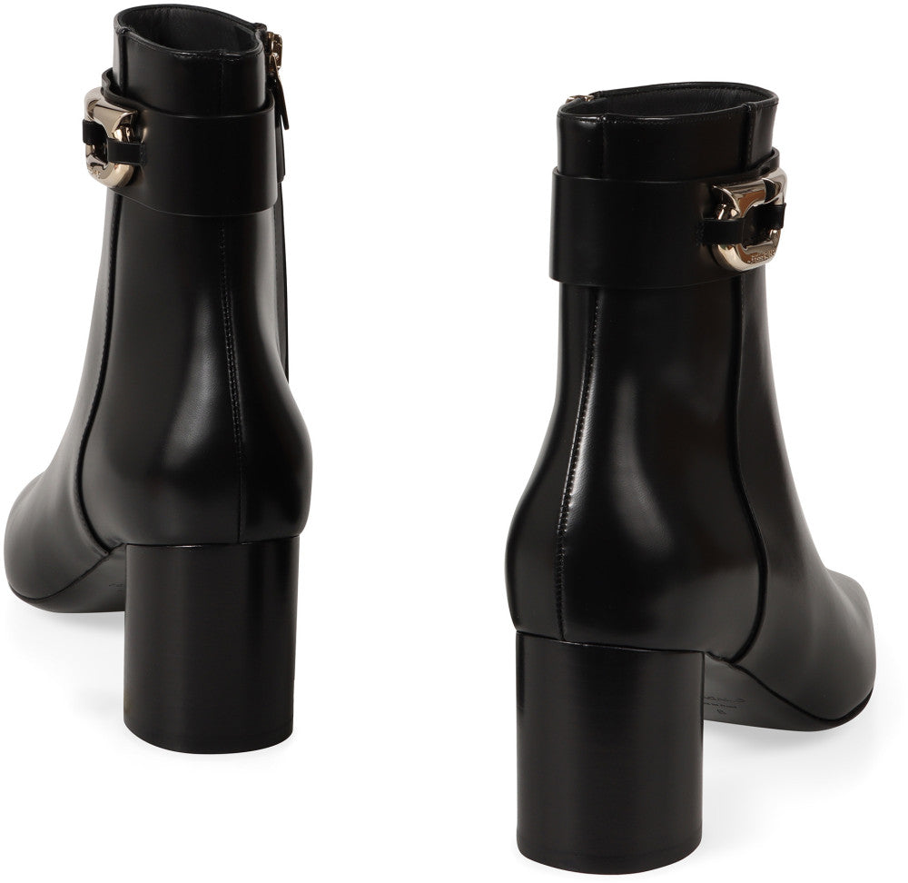Black Solid Zipper Boots 2