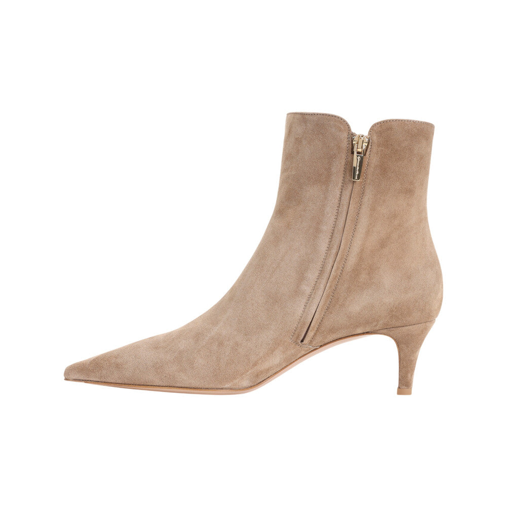 Beige Solid Pointed Toe Boots 2
