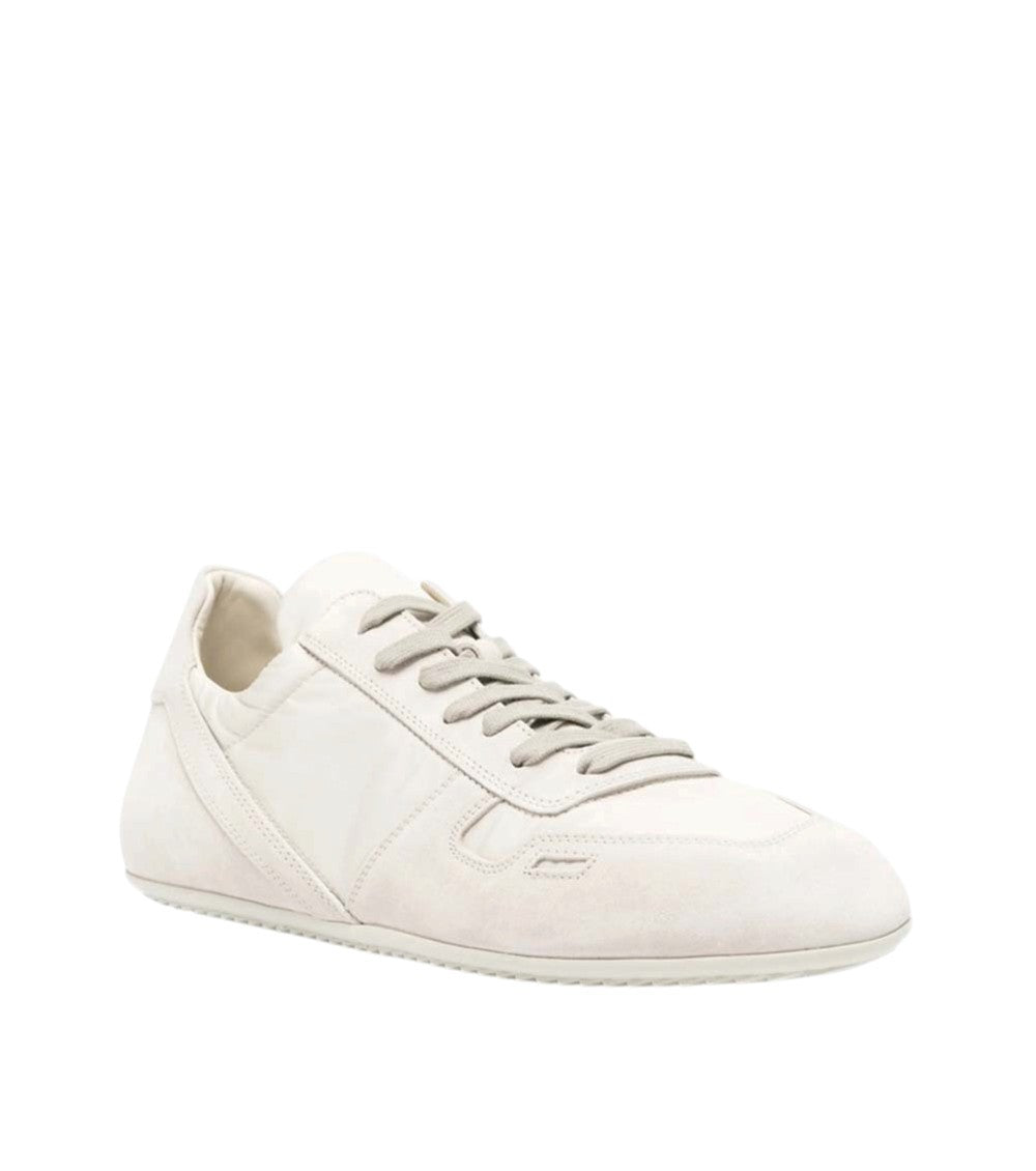 White Minimal Sneakers 2
