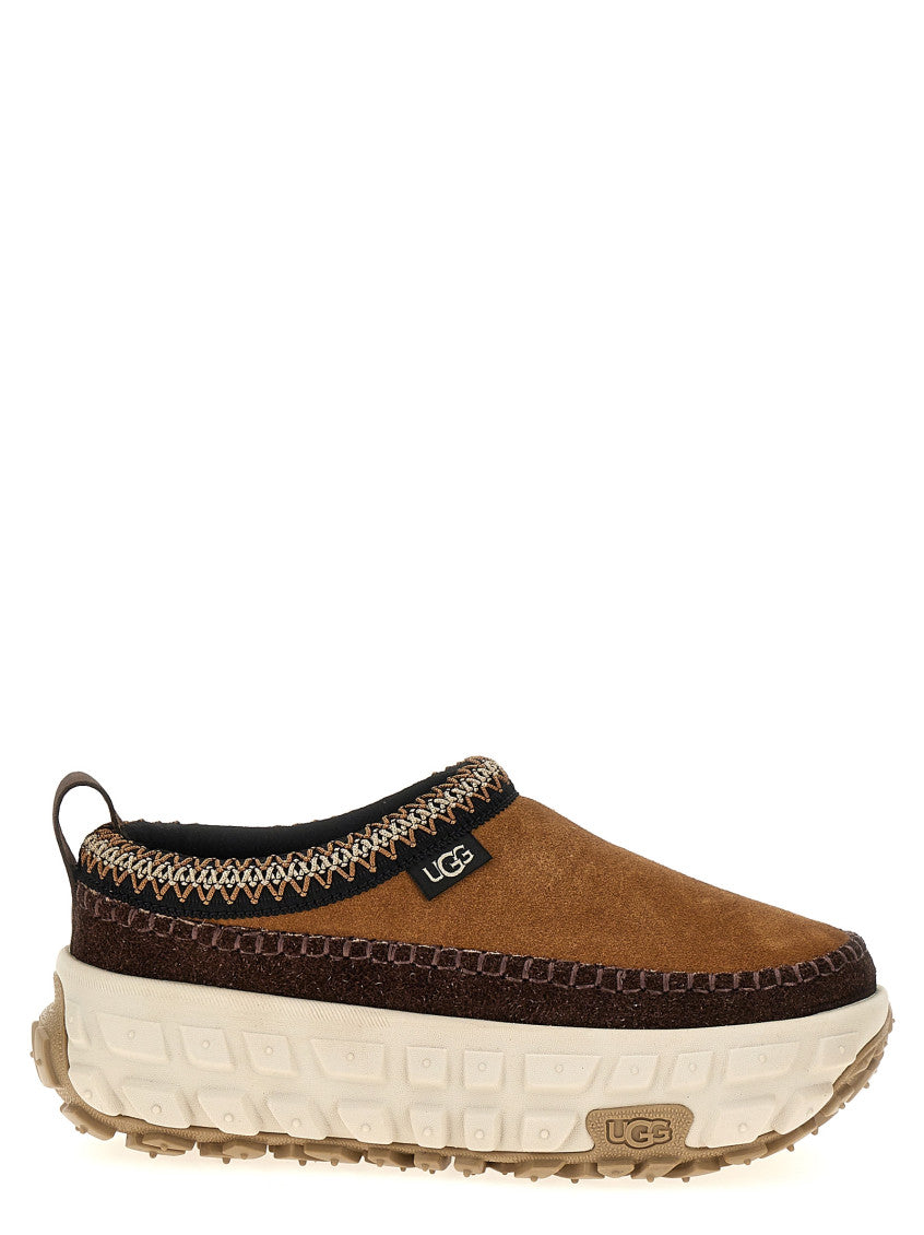 Brown Solid Round Toe Boots 1
