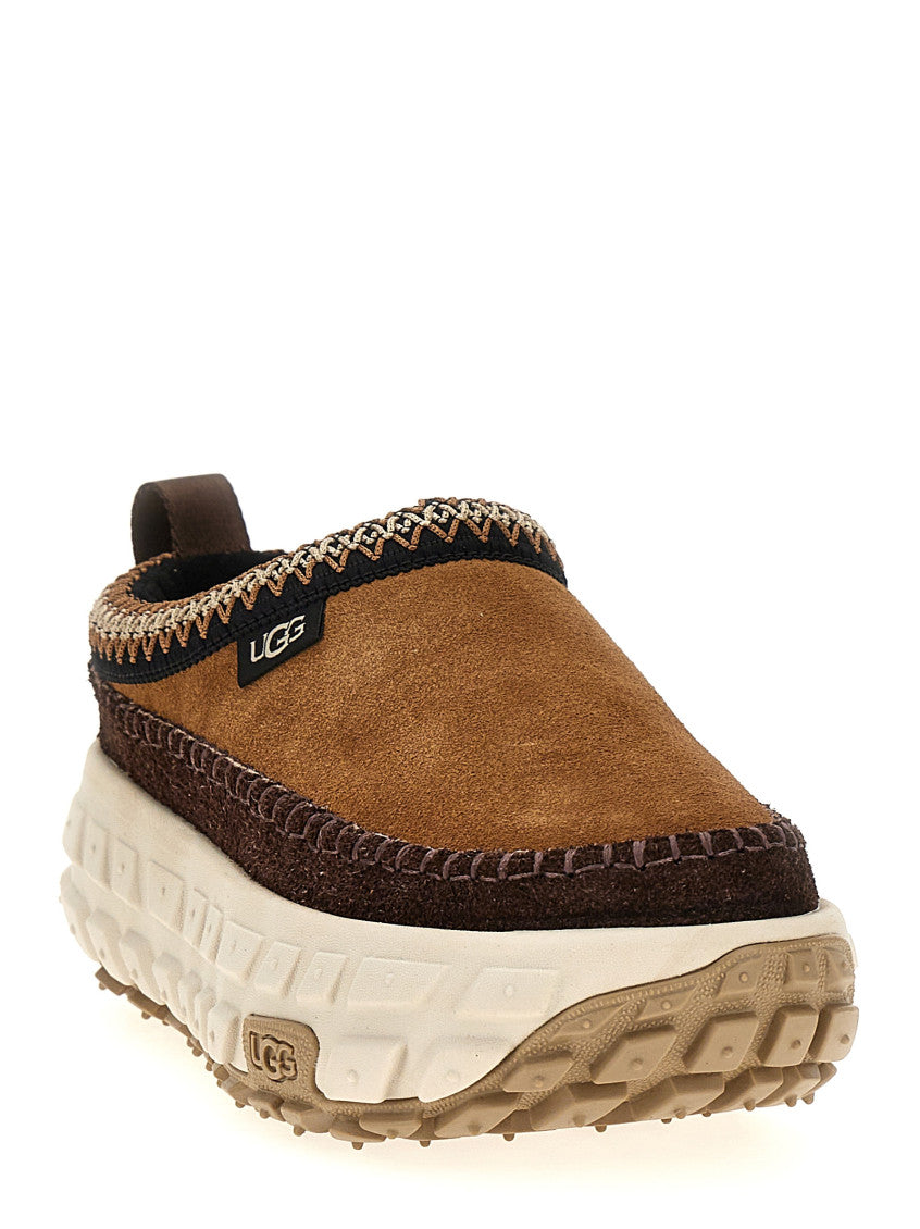 Brown Solid Round Toe Boots 2