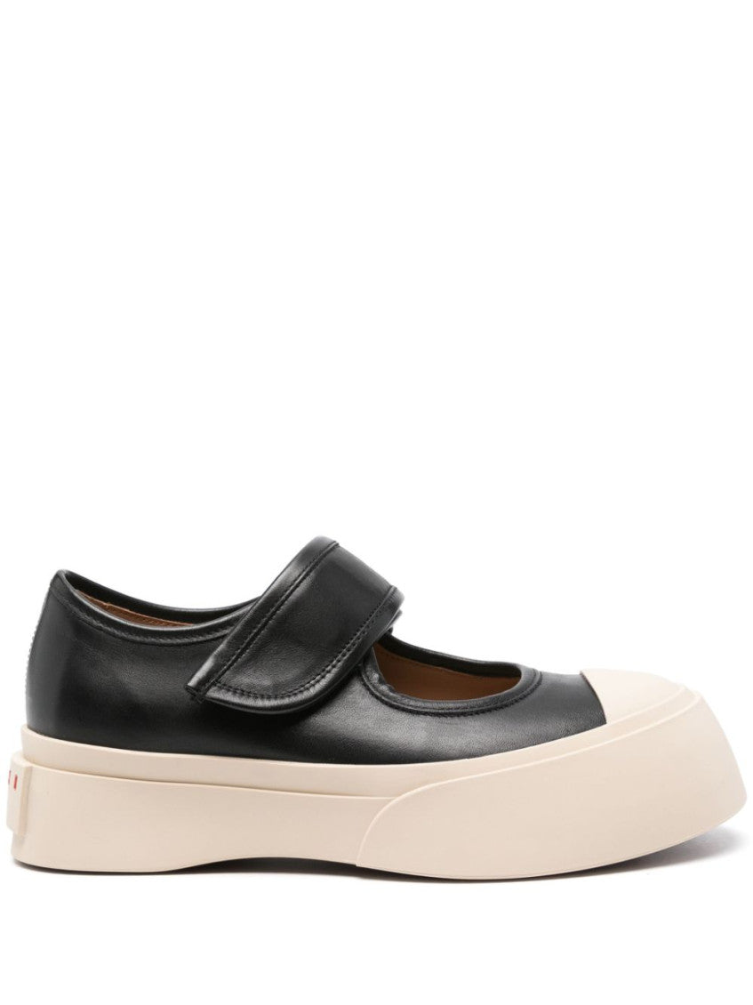 Black Round Toe Sneakers 1