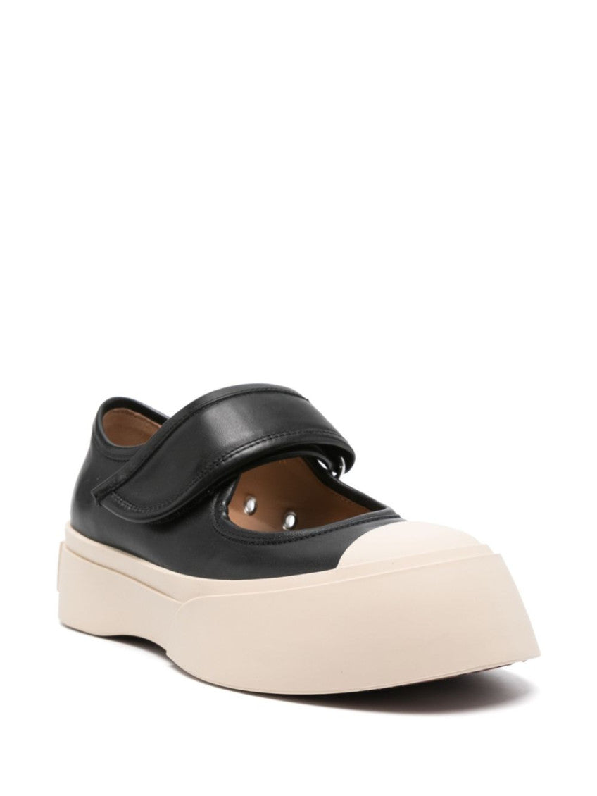 Black Round Toe Sneakers 2