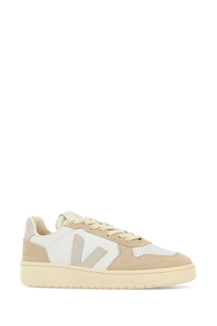 White Logo Sneakers 2