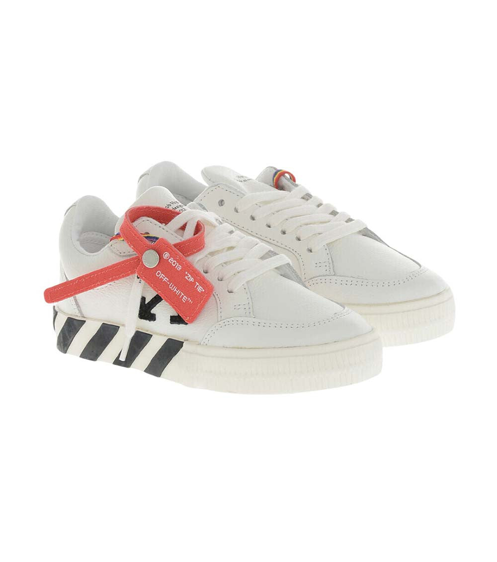 Boys White Low-Top Sneakers 2
