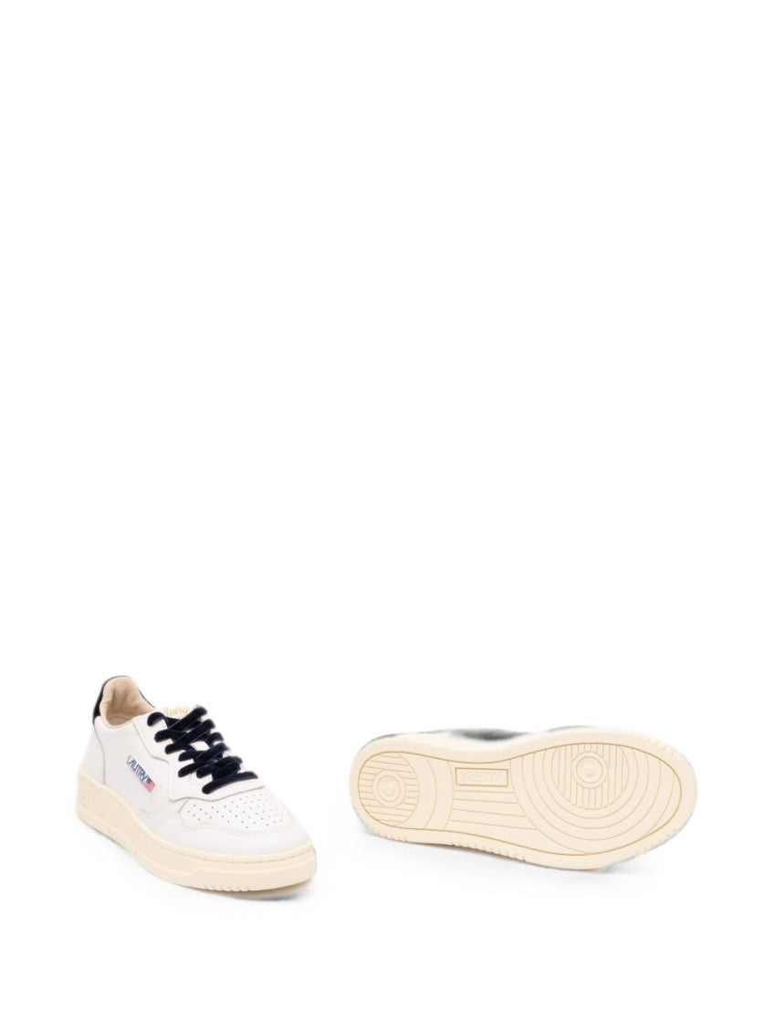 White Logo Sneakers 2
