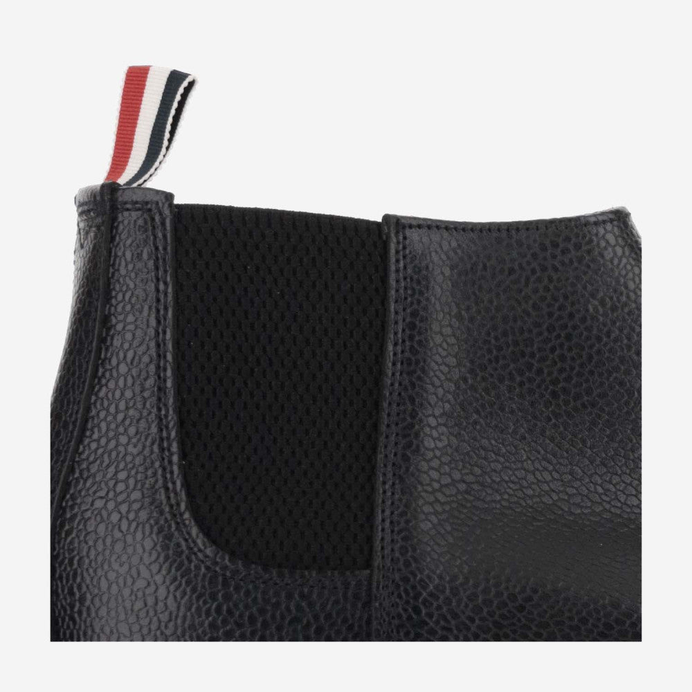 Black Solid Chelsea Boots 5