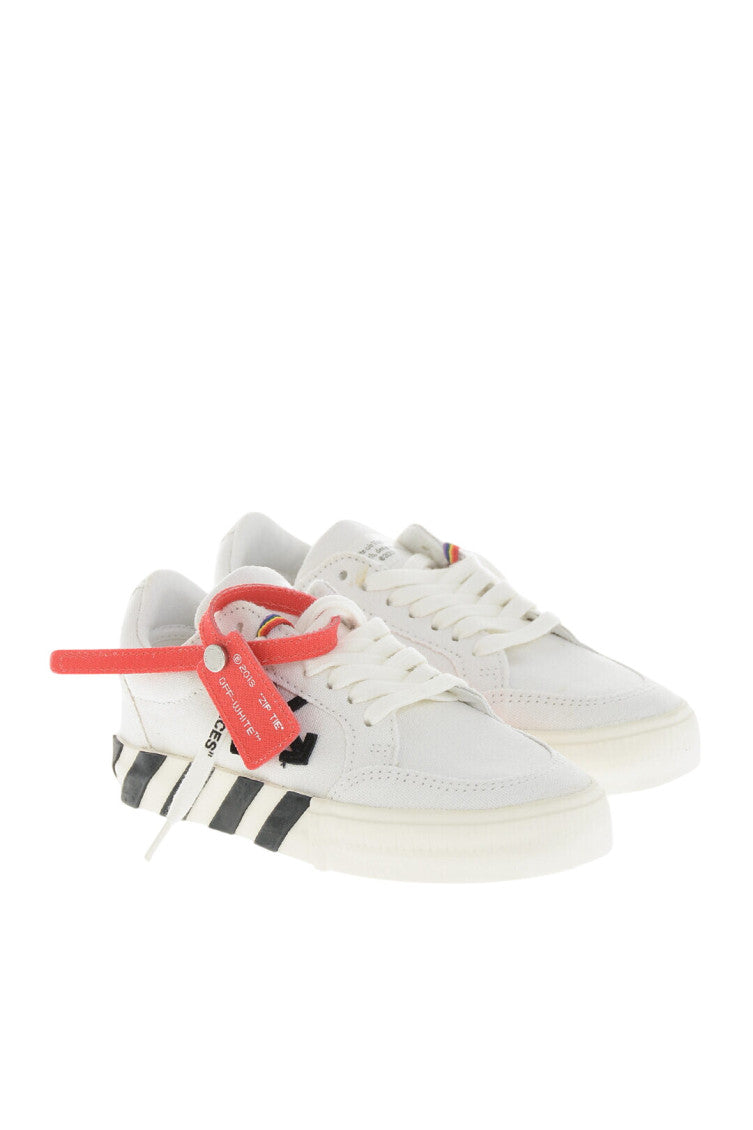 Boys White Low-Top Sneakers 2